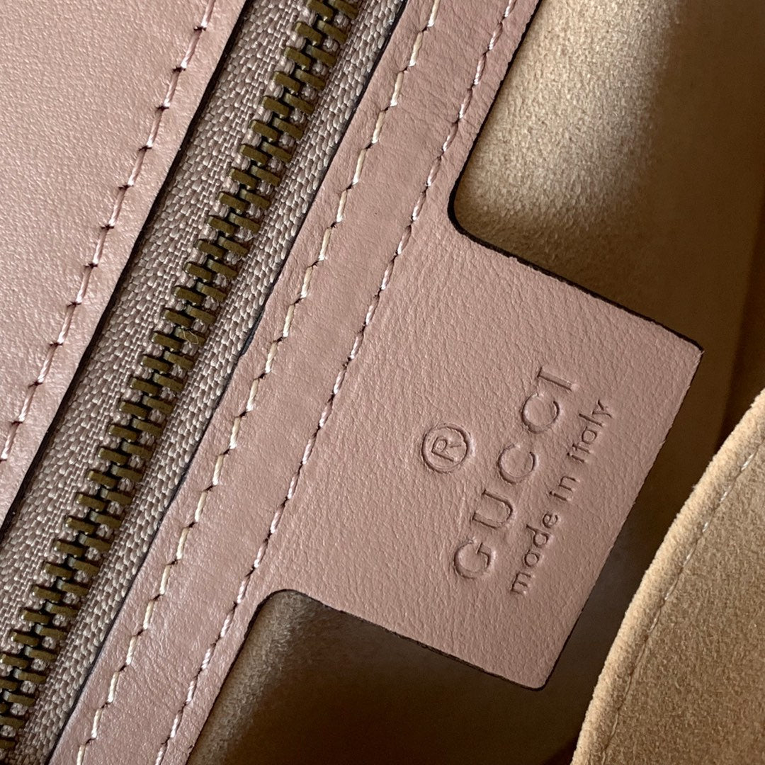 GG Marmont 26,5 cm en cuir de veau beige foncé, accessoires dorés