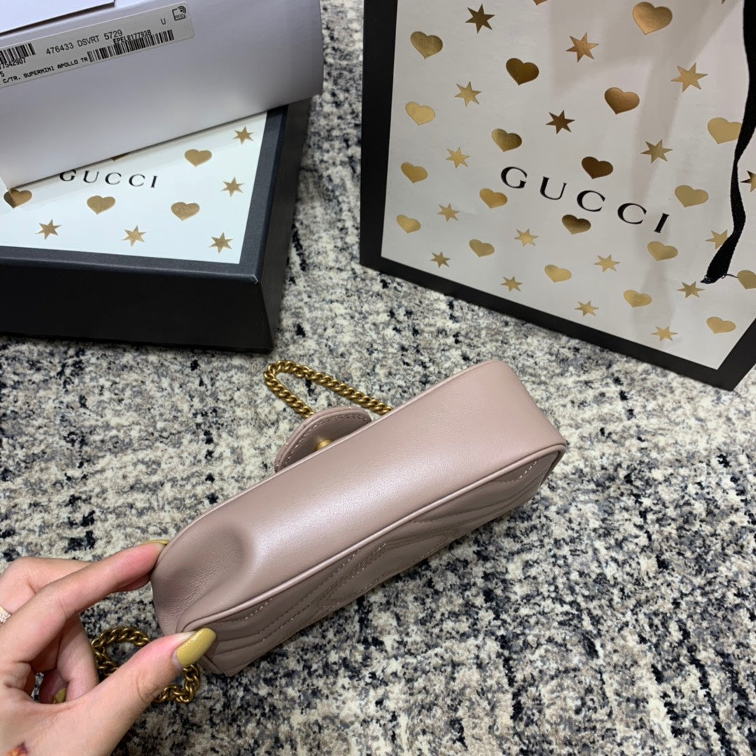 GG Marmont Mini 16,5 cm en cuir de veau beige foncé, accessoires dorés