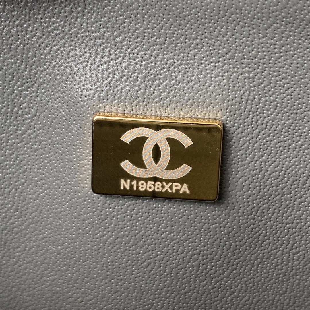 Medium Classic Flap Bag 23cm Grey Lambskin Gold Hardware