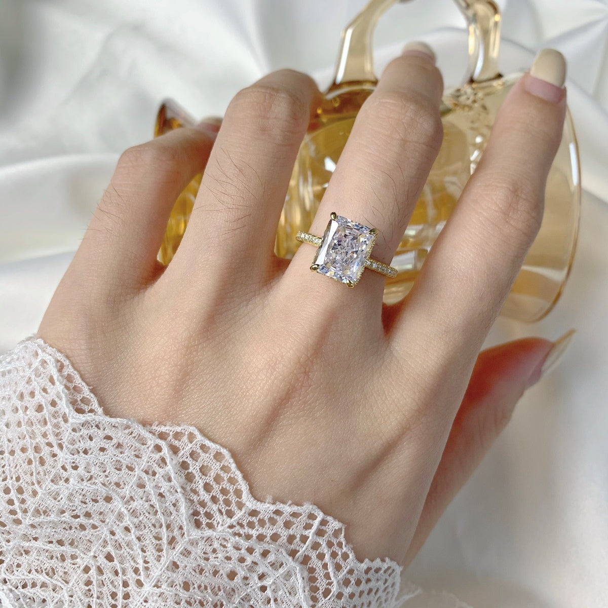 [HOT]4.0 Carat Luxurious Engagement Ring