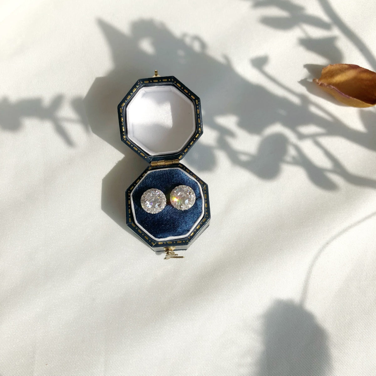 [HOT]Classic Princess Round Shape Earrings