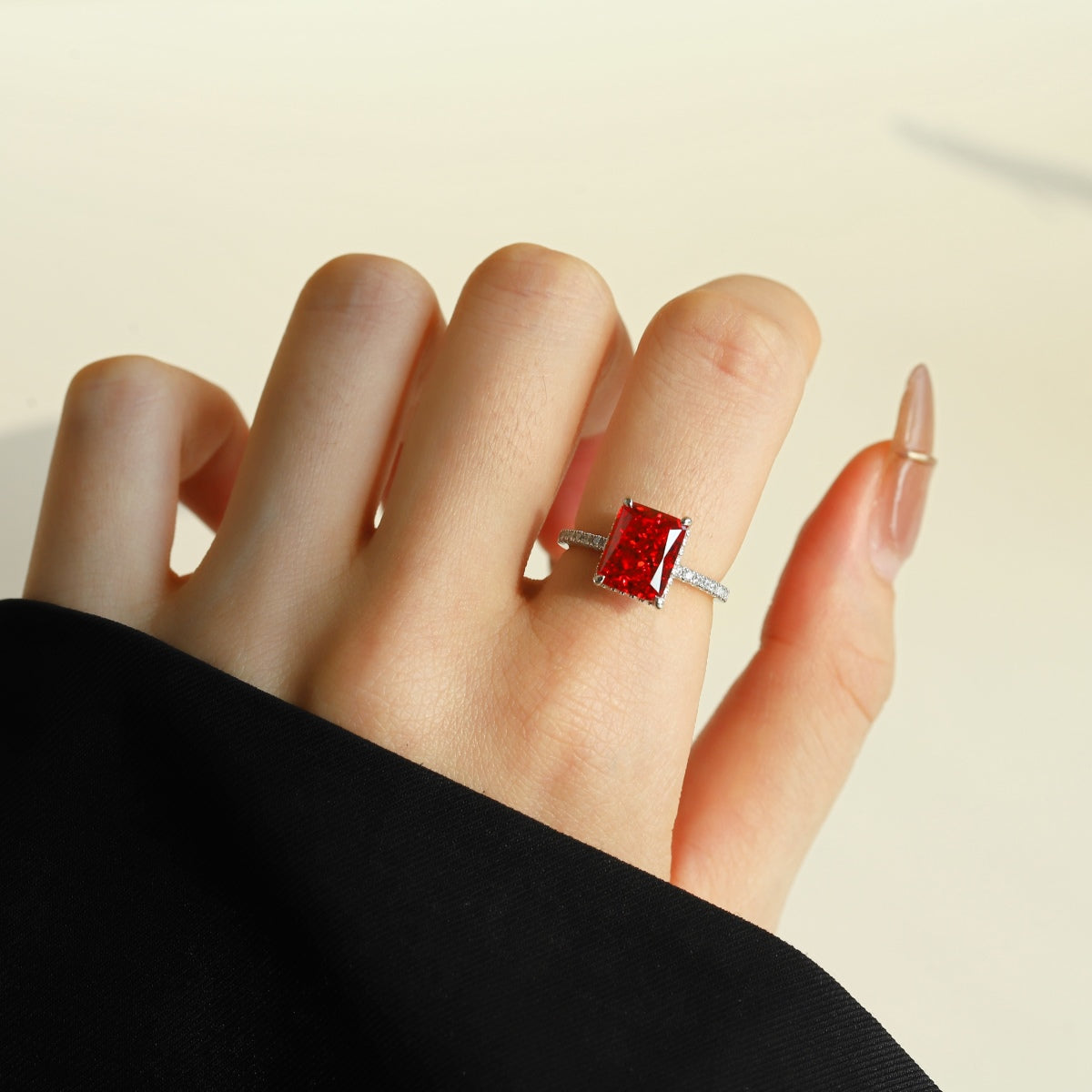 [HOT]4.0 Carat Luxurious Engagement Ring