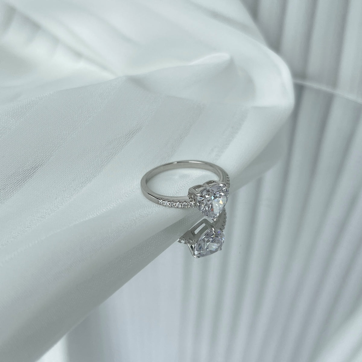 [HOT]2.0 Carat Dazzling Lustrous Heart Cut Lover Ring