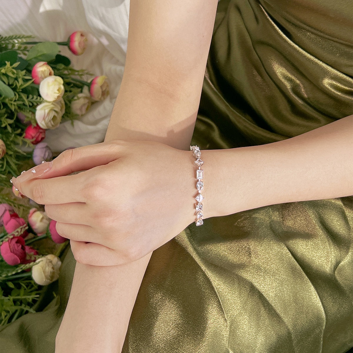 [HOT]Unique Exquisite Multi Cut Daily Bracelet