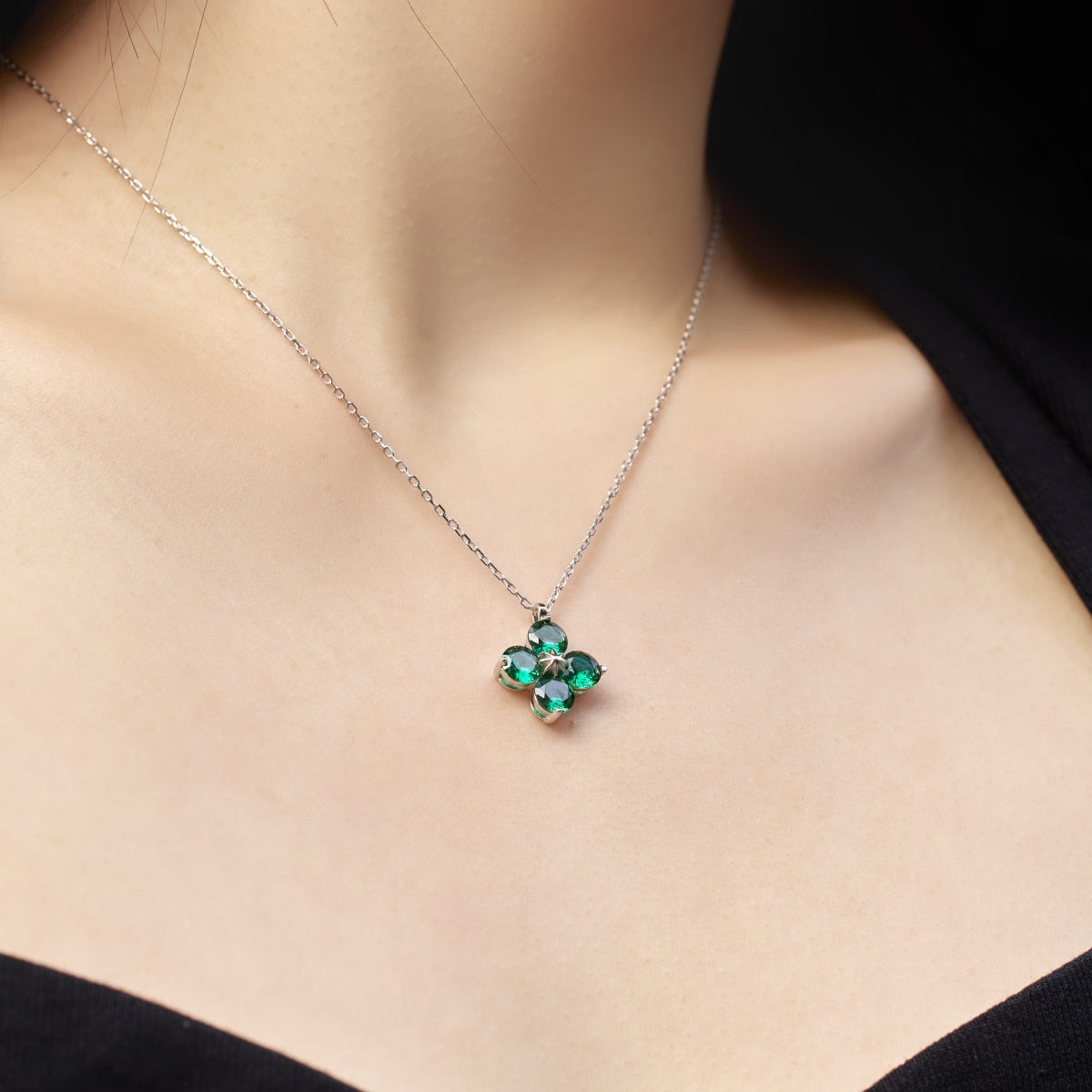 [HOT] Collier trèfle à quatre feuilles et étoile à huit branches