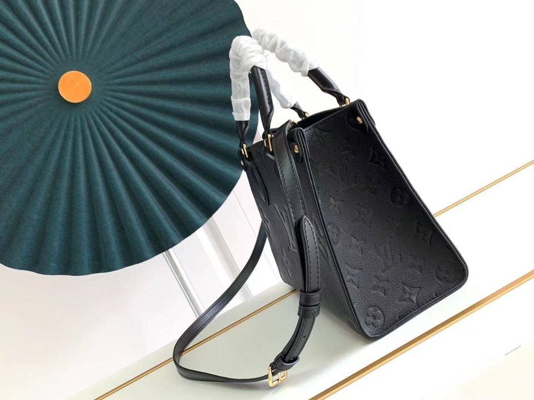 ONTHEGO PM 25 LONA GIGANTE CON MONOGRAMA IMPRESO NEGRO