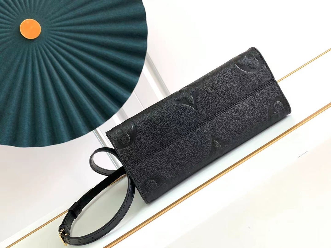 ONTHEGO PM 25 LONA GIGANTE CON MONOGRAMA IMPRESO NEGRO