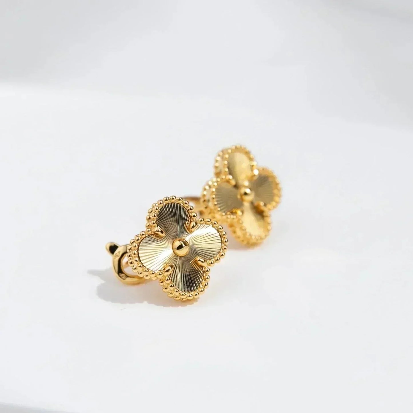 DIANA CLOVER MEDIUM 1 MOTIFS LASER EARRINGS