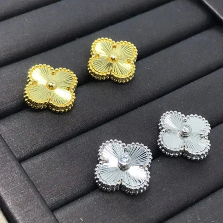 DIANA CLOVER MINI 9.5MM LASER EARRINGS
