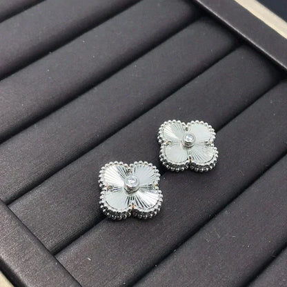 DIANA CLOVER MINI 9.5MM LASER EARRINGS