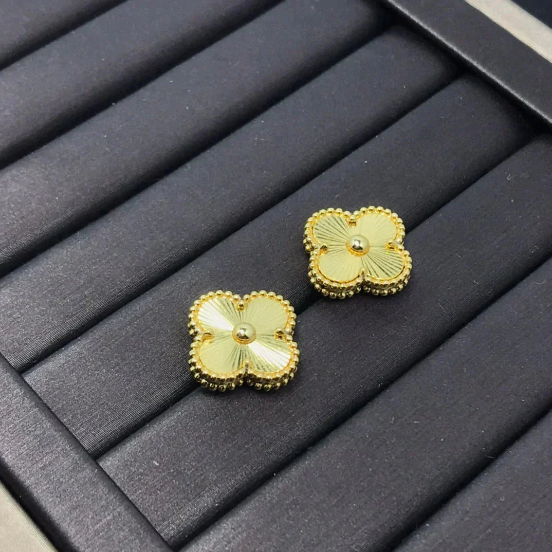 DIANA CLOVER MINI 9.5MM LASER EARRINGS