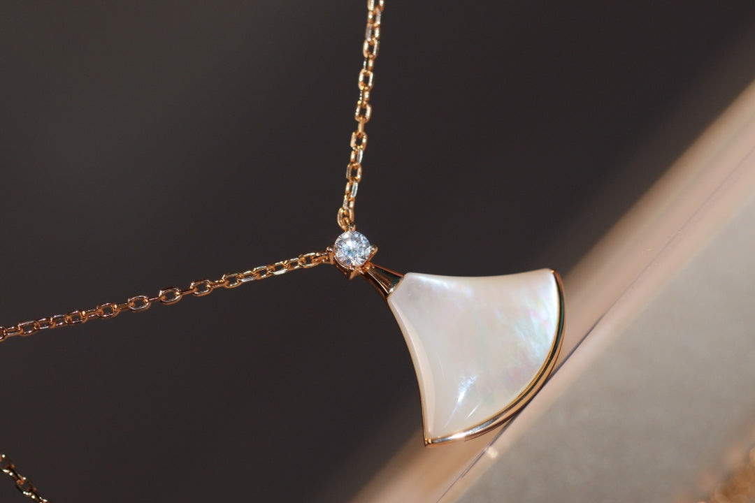 DIANA DREAM NECKLACE WHITE MOP PINK GOLD 1 DIAMOND