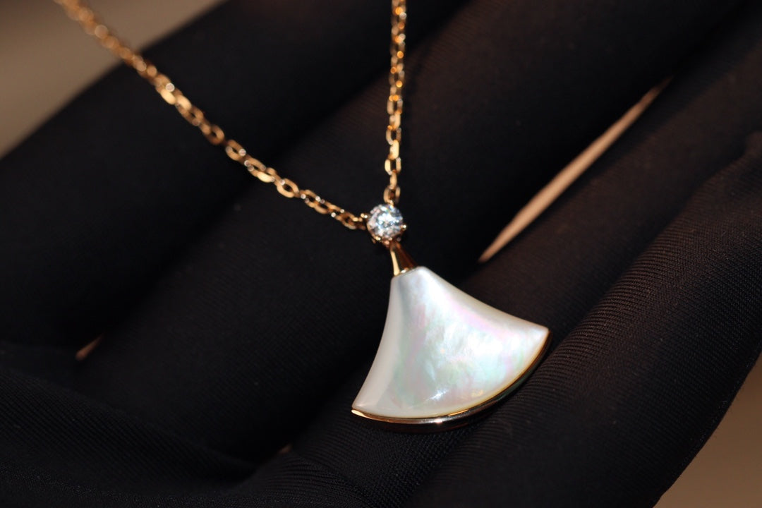 DIANA DREAM NECKLACE WHITE MOP PINK GOLD 1 DIAMOND