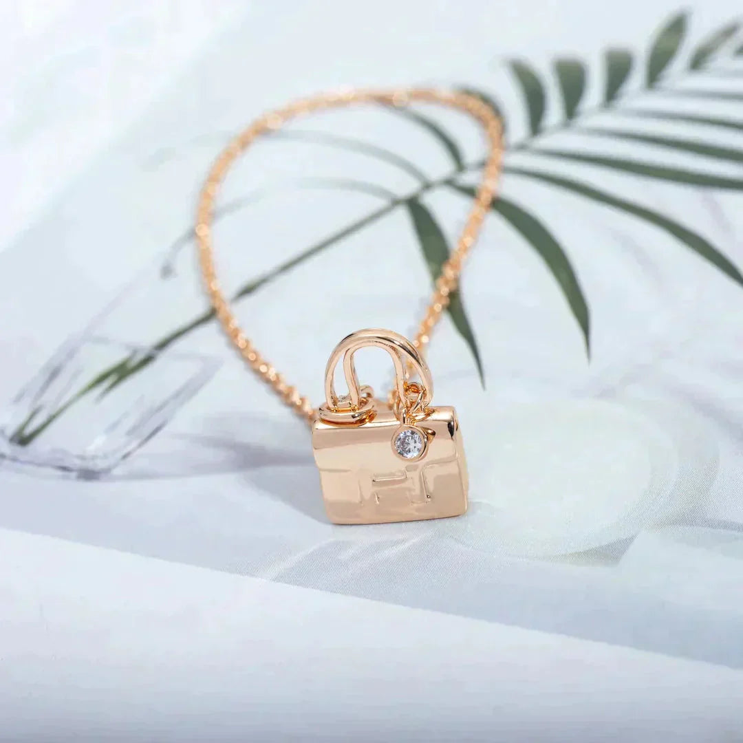 DIANA AMULETTE PEDANT ROSE GOLD NECKLACE