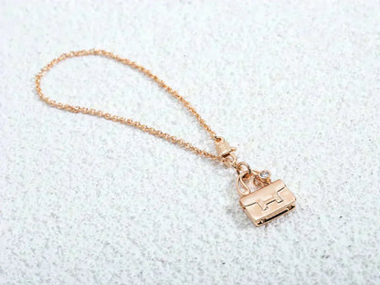 DIANA AMULETTE PEDANT ROSE GOLD NECKLACE