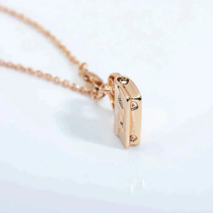 DIANA AMULETTE PEDANT ROSE GOLD NECKLACE