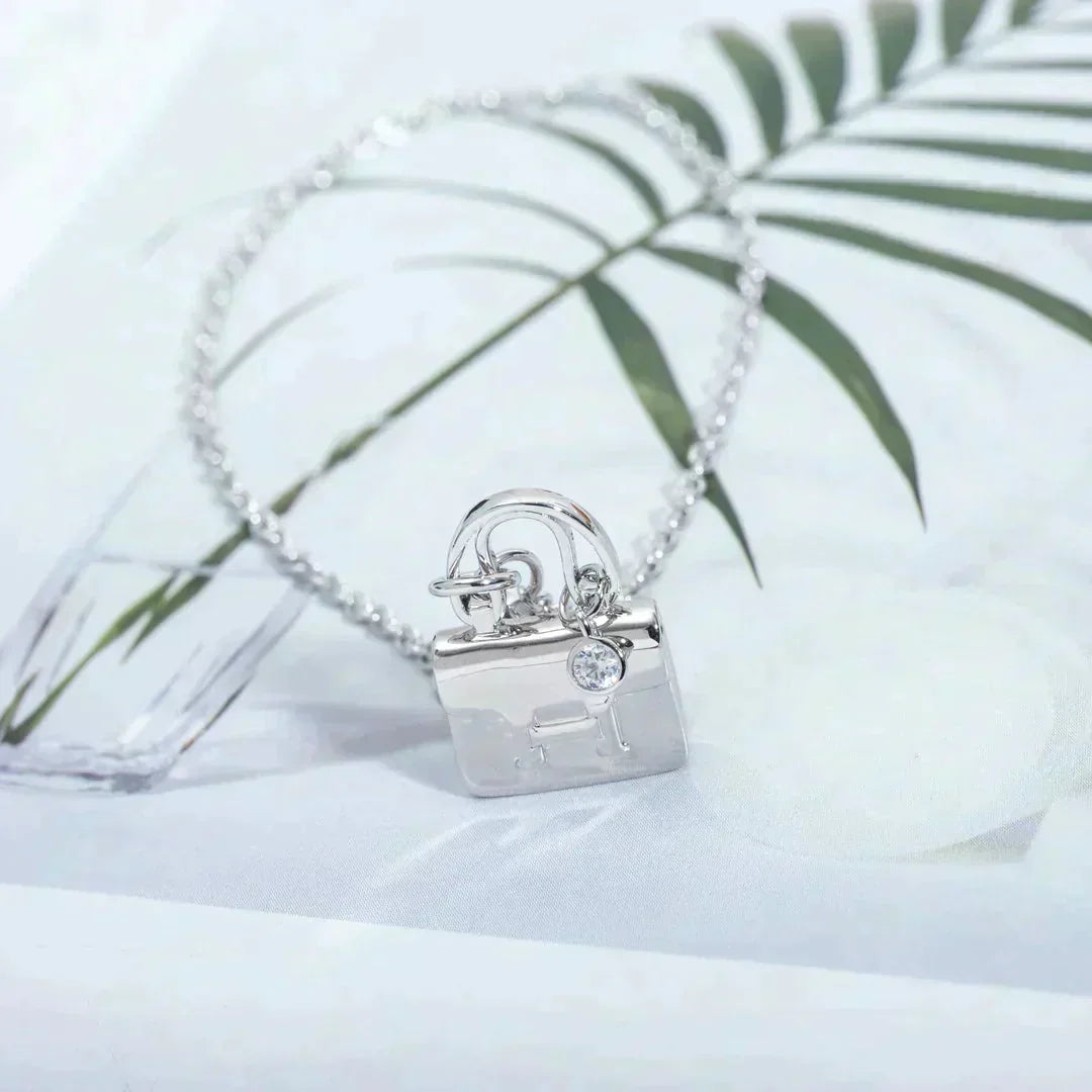 DIANA AMULETTE PEDANT SILVER NECKLACE