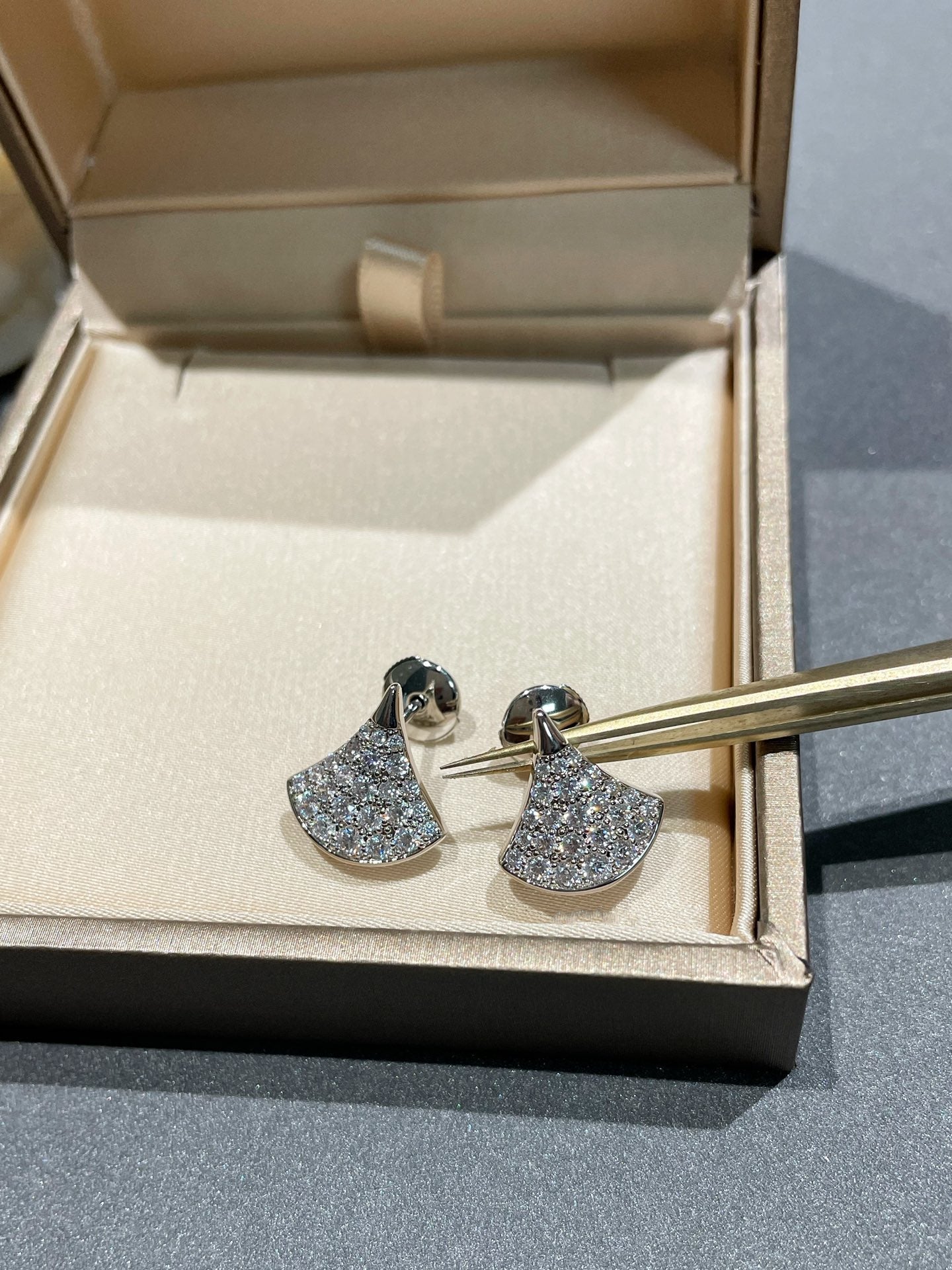 DIANA DREAM STUD EARRINGS DIAMOND