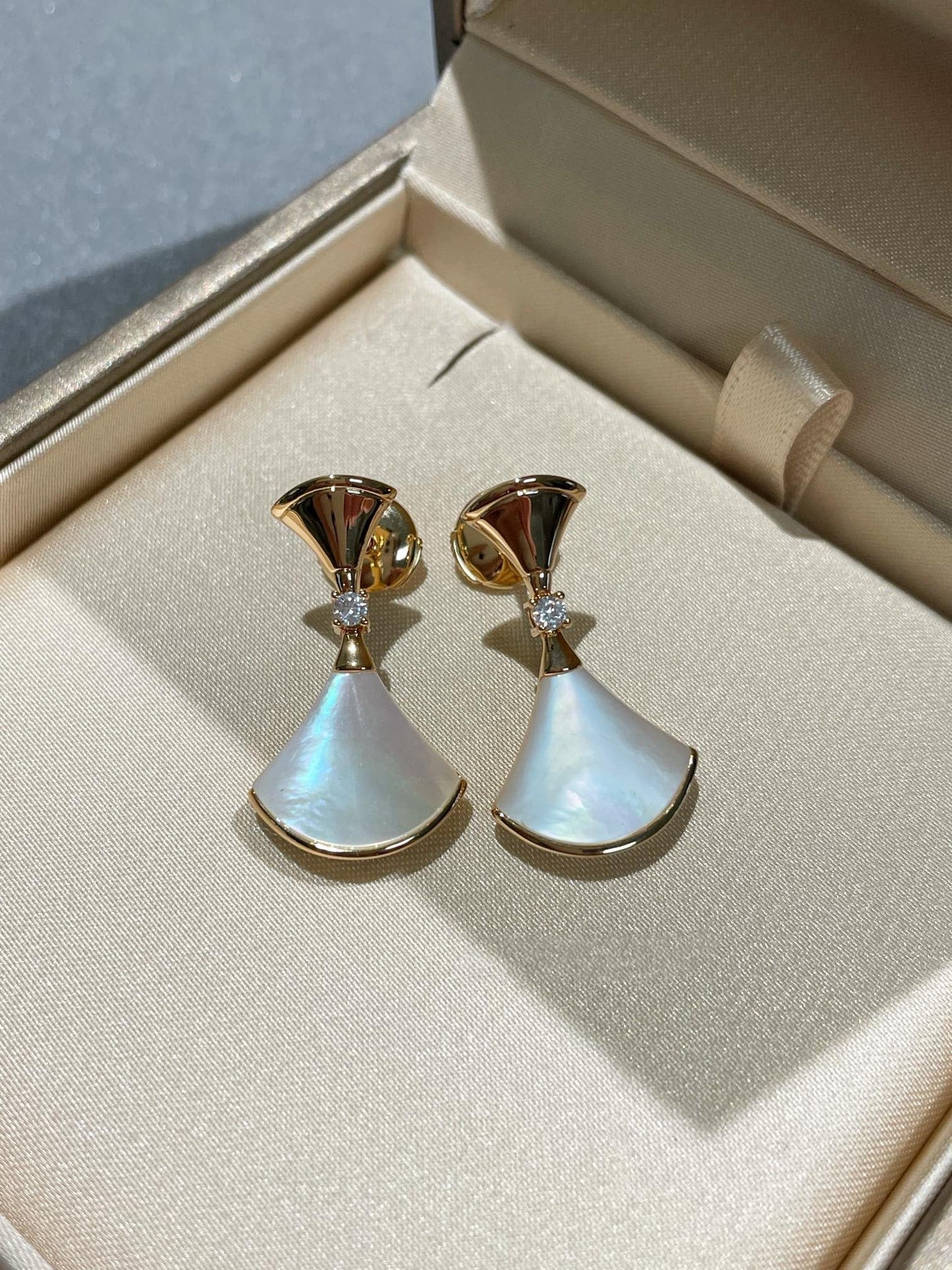 DIANA DREAM MOP 1 DIAMOND EARRINGS