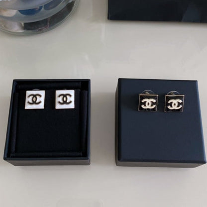 PENDIENTES DE BOTON CUADRADOS DOBLE C