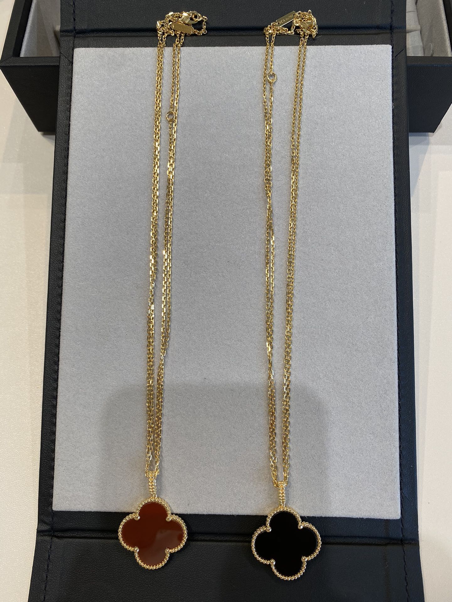 DIANA CLOVER 25MM NECKLACE GOLD CARNELIAN