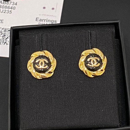 PENDIENTES DOBLE C MEDIANOS DE ORO Y NEGRO