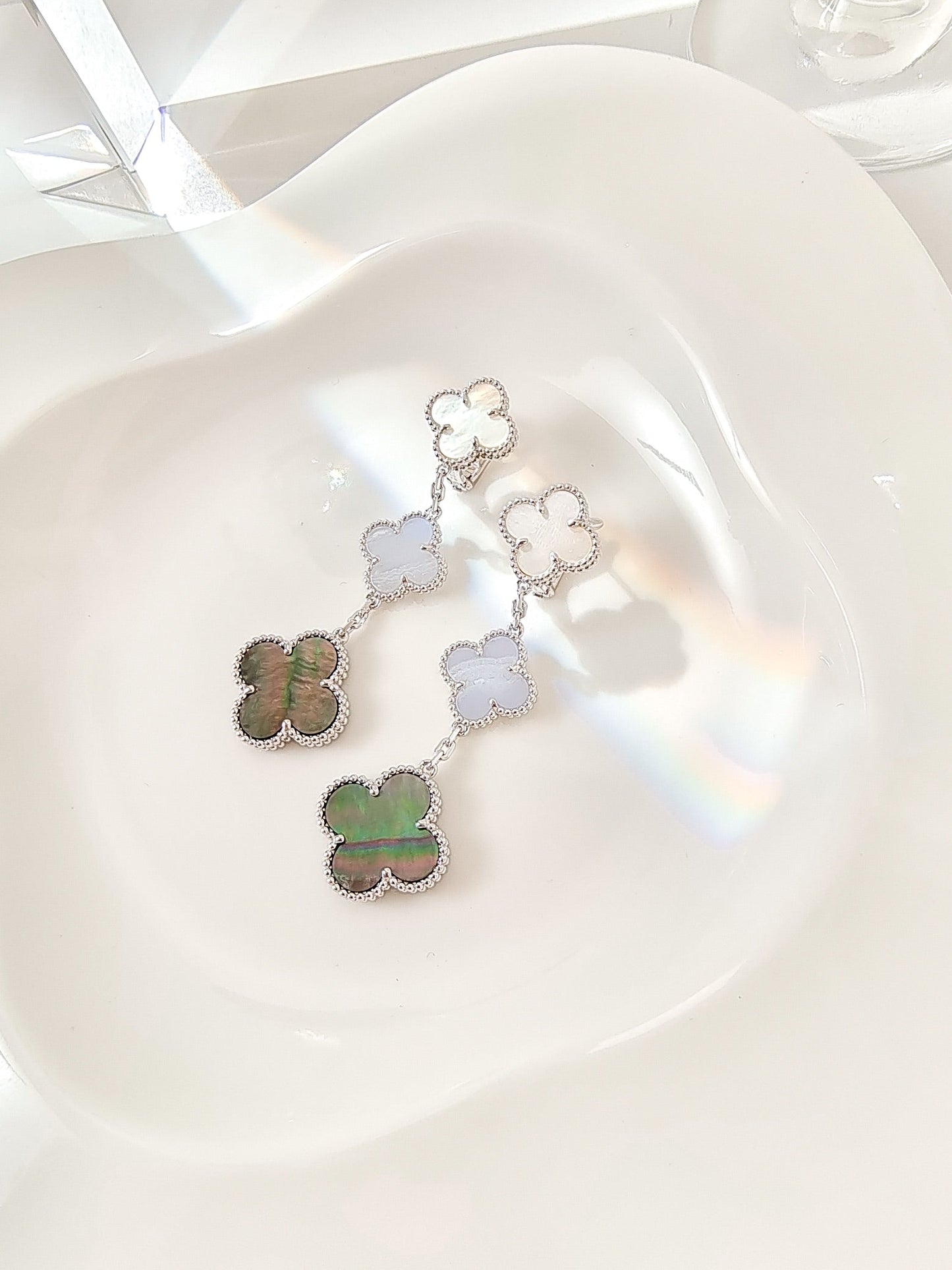 DIANA CLOVER 3 MOTIFS CHALCEDONY DARK MOP SILVER EARRINGS