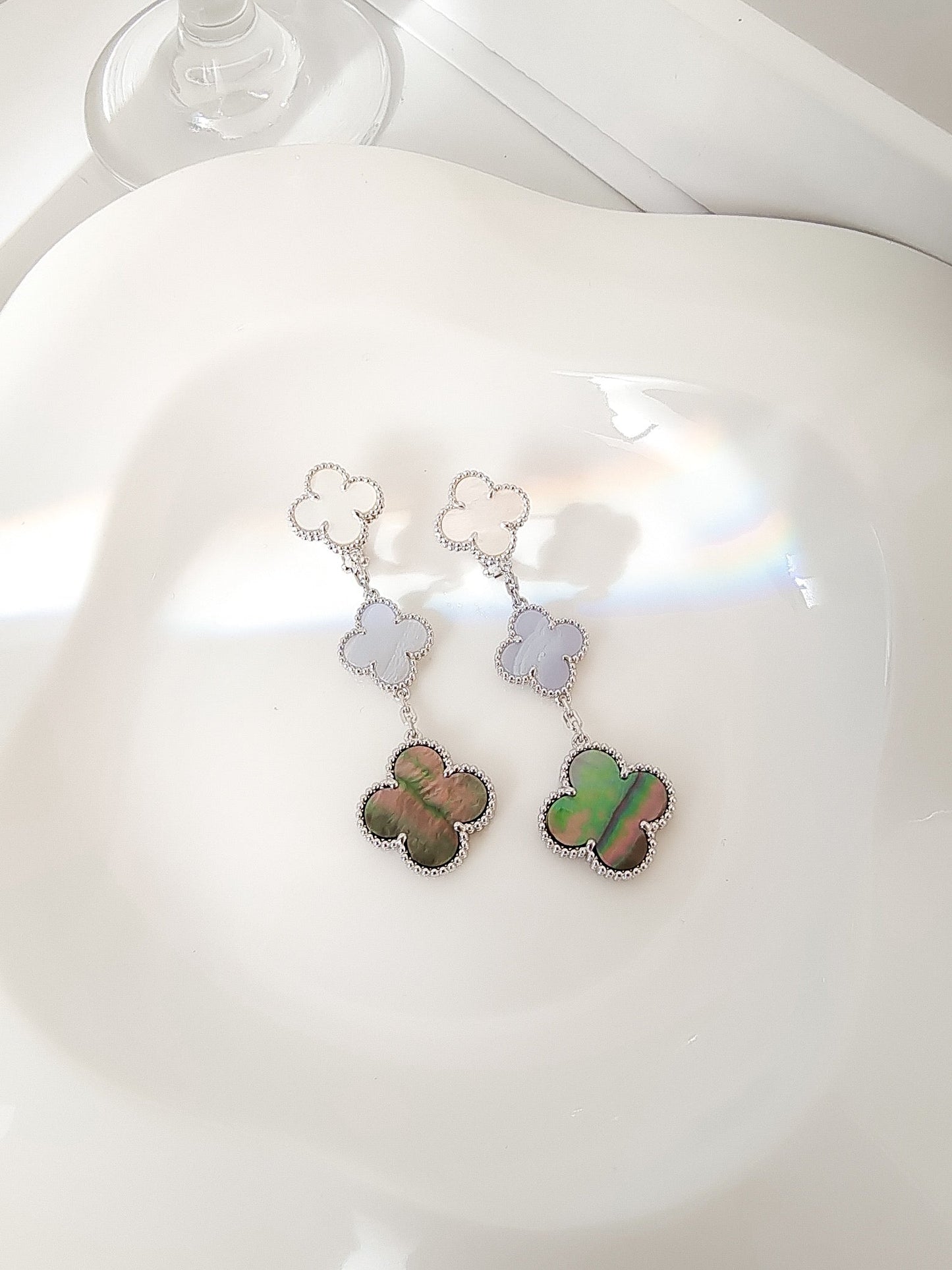 DIANA CLOVER 3 MOTIFS CHALCEDONY DARK MOP SILVER EARRINGS
