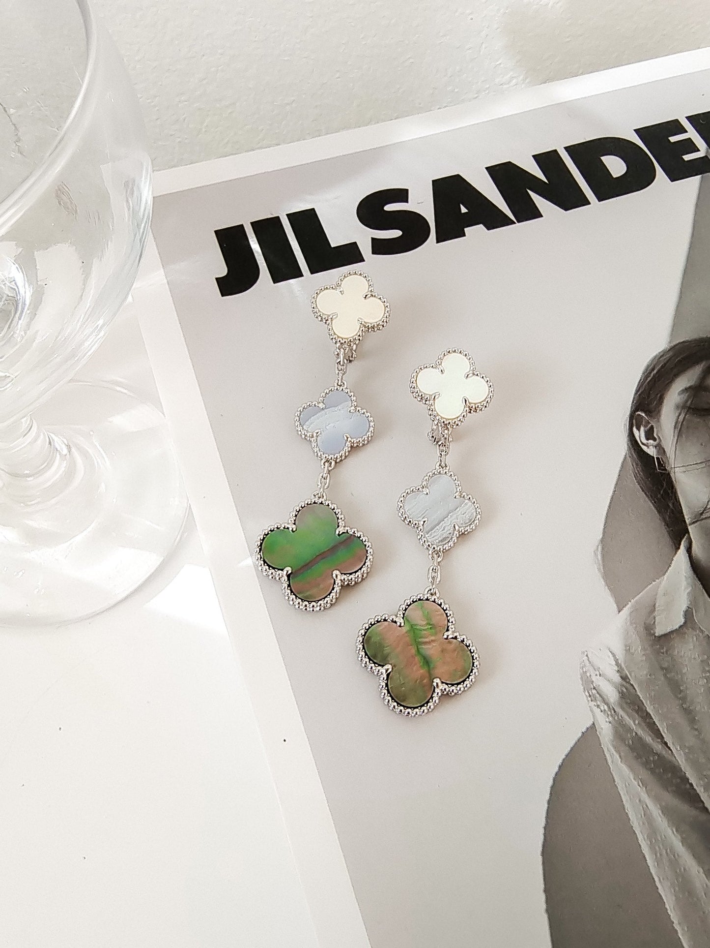 DIANA CLOVER 3 MOTIFS CHALCEDONY DARK MOP SILVER EARRINGS