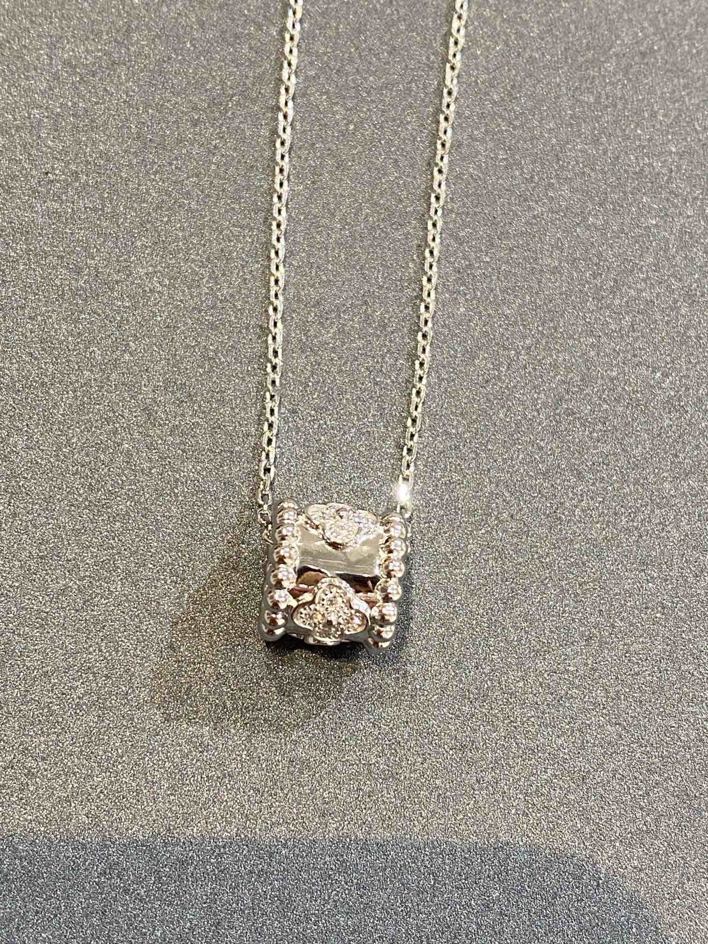DIANA PERLEE PEDANT SIVLER DIAMOND NECKLACE