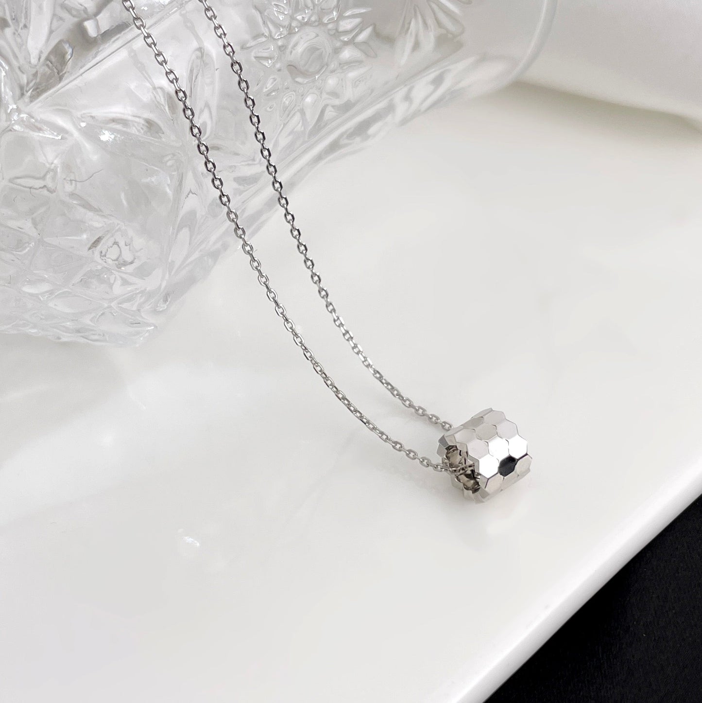 DIANA BEE MINI NECKLACE