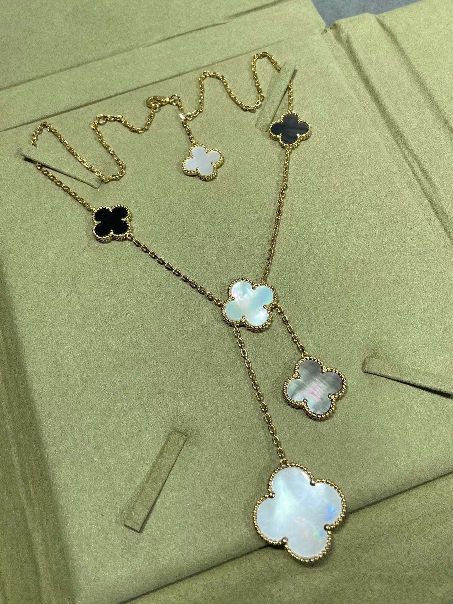 DIANA CLOVER 6 MOTIF MOP ONYX GOLD NECKLACE