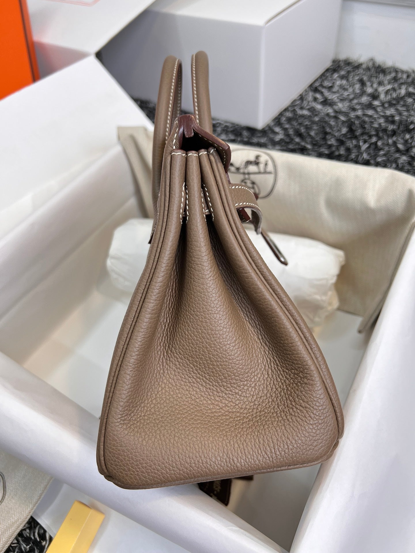Sac HM Birkin 25 cm en cuir Togo marron et accessoires argentés