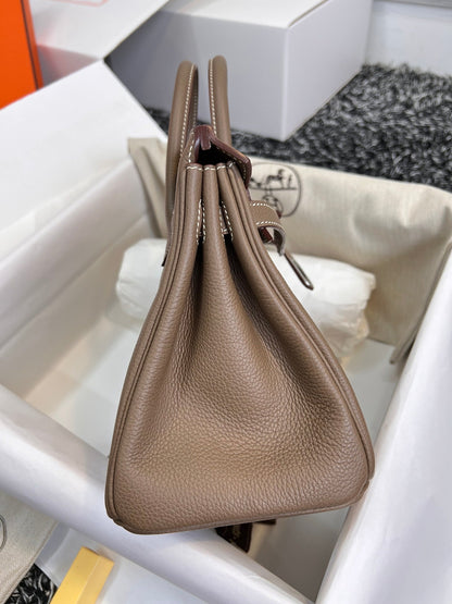 Sac HM Birkin 25 cm en cuir Togo marron et accessoires argentés