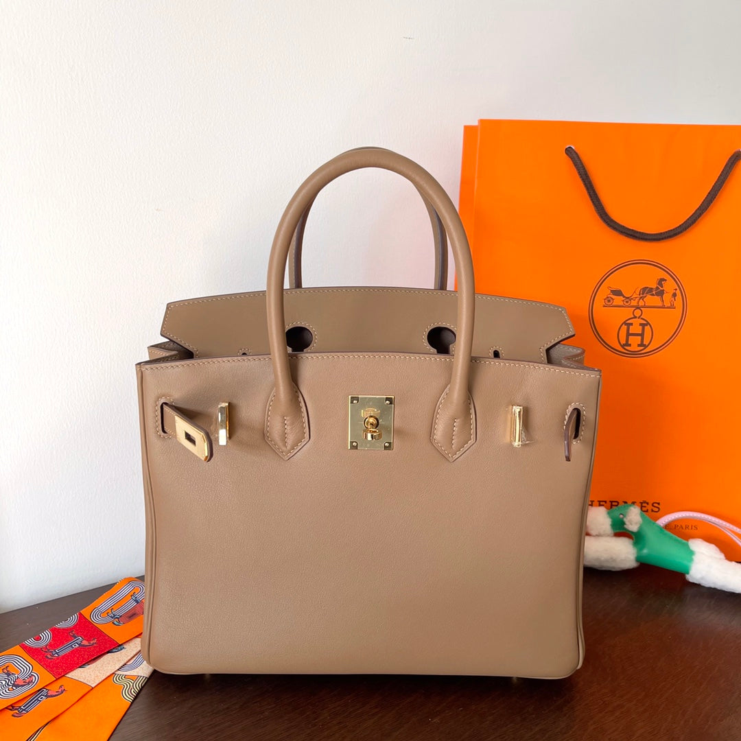 Sac HM Birkin 30 cm en cuir Swift beige, accessoires dorés