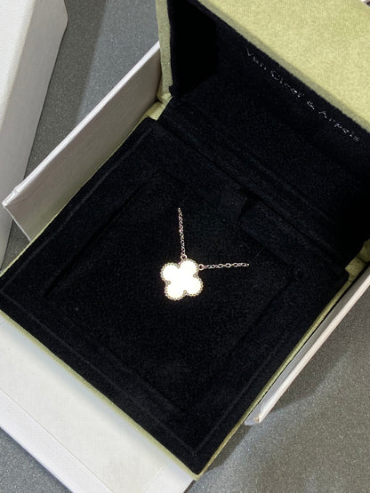 DIANA CLOVER MEDIUM SILVER WHITE MOP NECKLACE