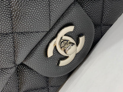 MINI BOLSO CUADRADO CON SOLAPA 17 CM NEGRO CAVIAR HERRAJES PLATEADOS