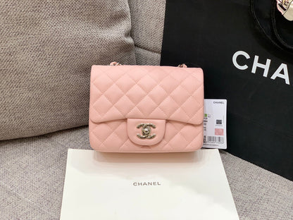 MINI BOLSO CUADRADO CON SOLAPA 17 CM COLOR CAVIAR ROSA HERRAMIENTAS PLATEADAS