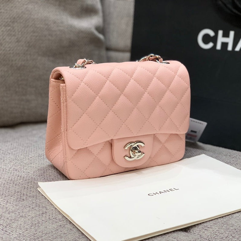 MINI BOLSO CUADRADO CON SOLAPA 17 CM COLOR CAVIAR ROSA HERRAMIENTAS PLATEADAS