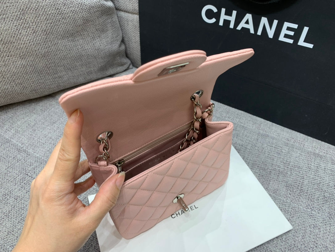 MINI BOLSO CUADRADO CON SOLAPA 17 CM COLOR CAVIAR ROSA HERRAMIENTAS PLATEADAS