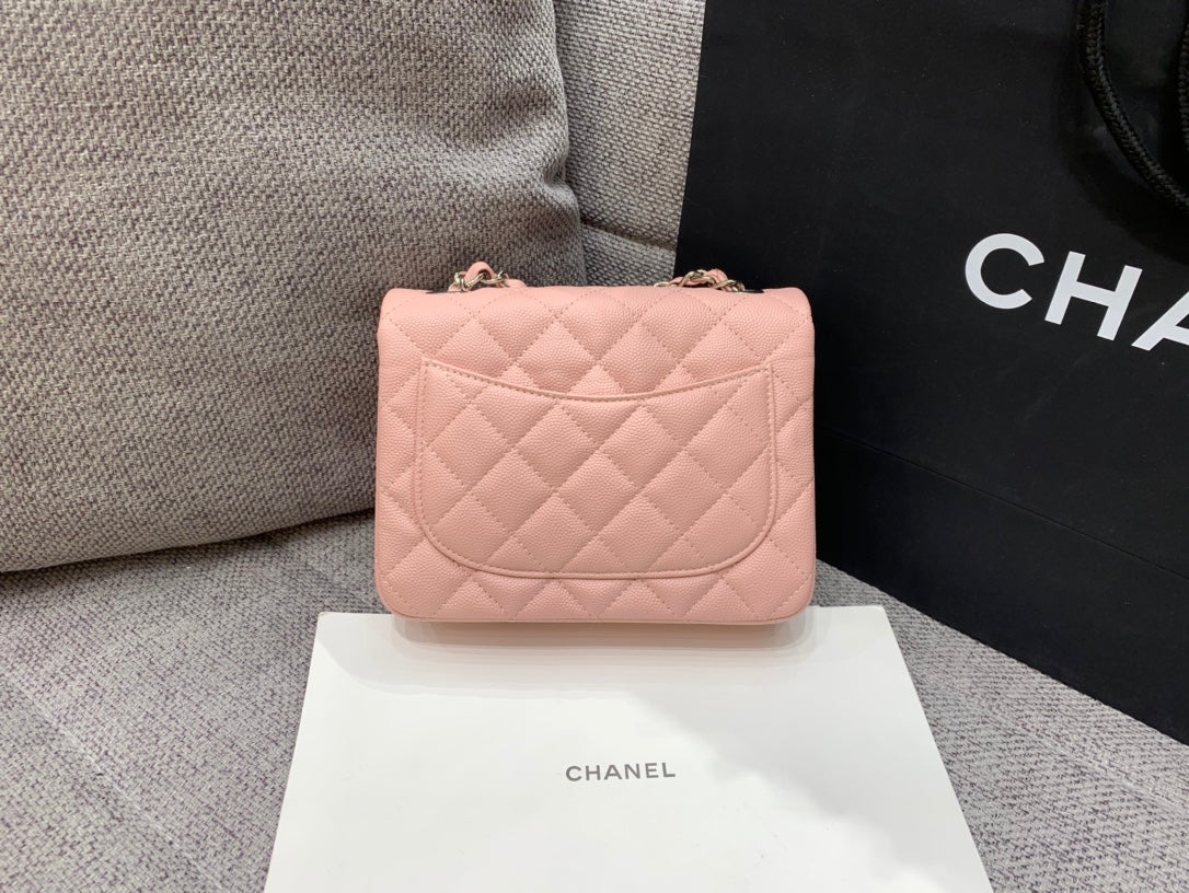 MINI BOLSO CUADRADO CON SOLAPA 17 CM COLOR CAVIAR ROSA HERRAMIENTAS PLATEADAS