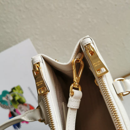 MEDIUM GALLERIA 28 WHITE SAFFIANO LEATHER