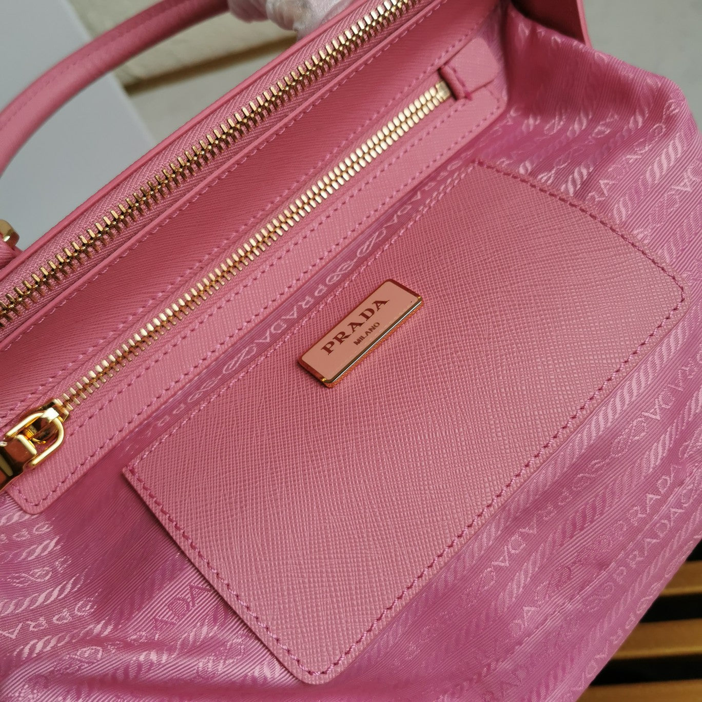 MEDIUM GALLERIA 28 PINK SAFFIANO LEATHER