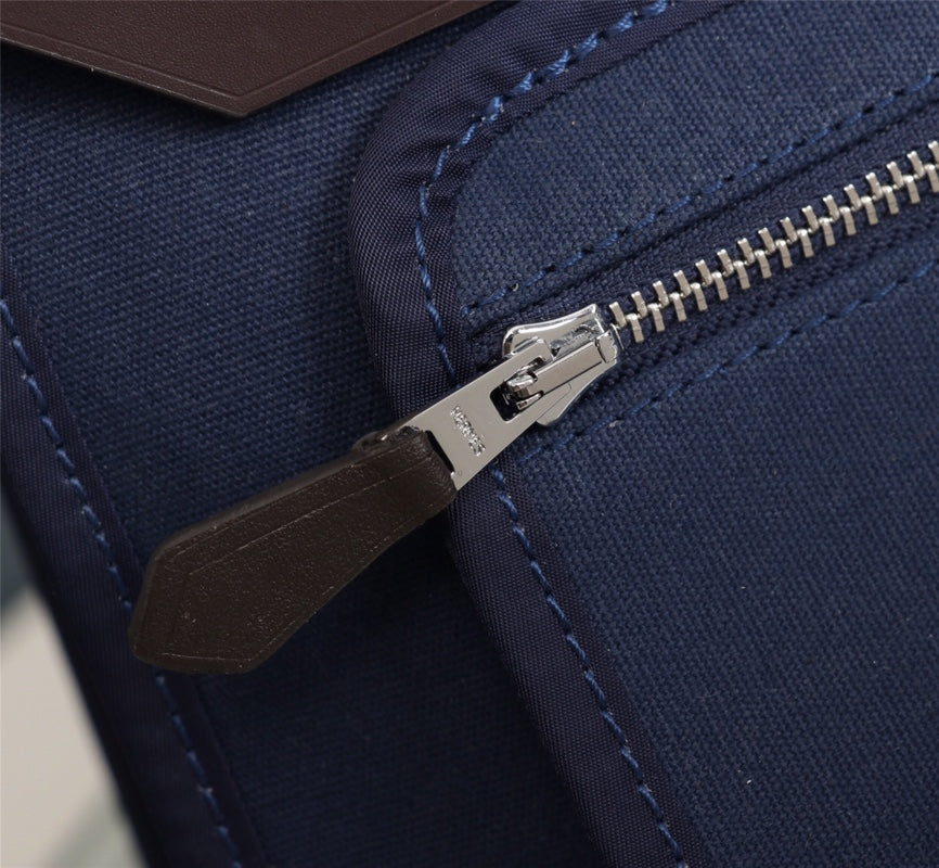 HM HERBAG ZIP 31 LONA AZUL MARINO Y CHOCOLATE