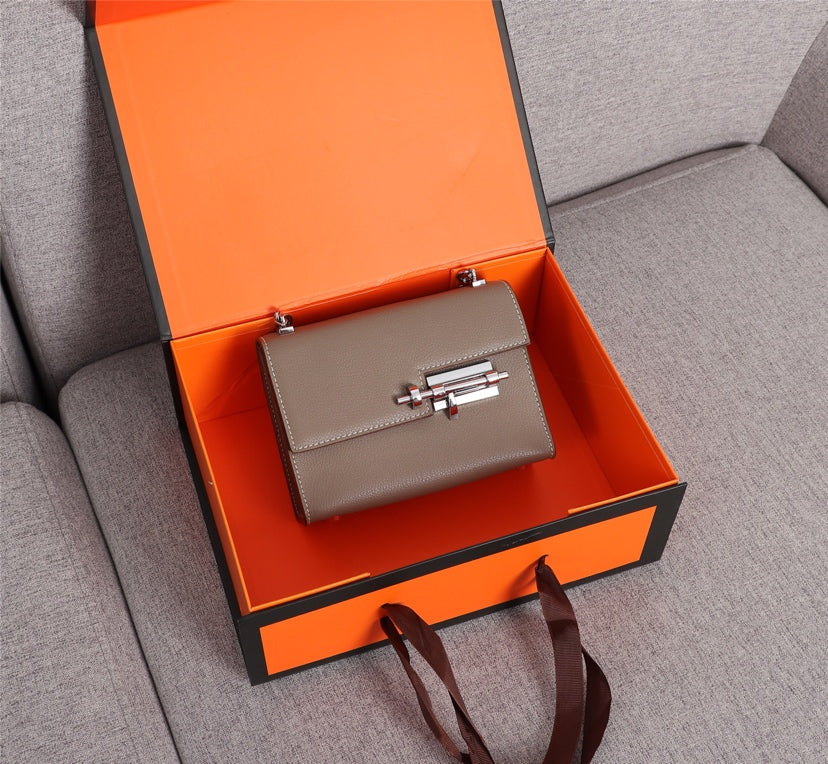 BOLSO MINI HM VERROU 17 PIEL DE BECERRO MARRÓN CENIZA