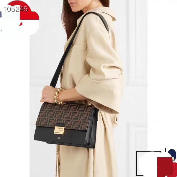 BOLSO FENDI KANI 26 EN PIEL DE BECERRO FFF MEZCLA NEGRA Y MARRÓN CHOCOLATE CON HERRAJES DORADOS
