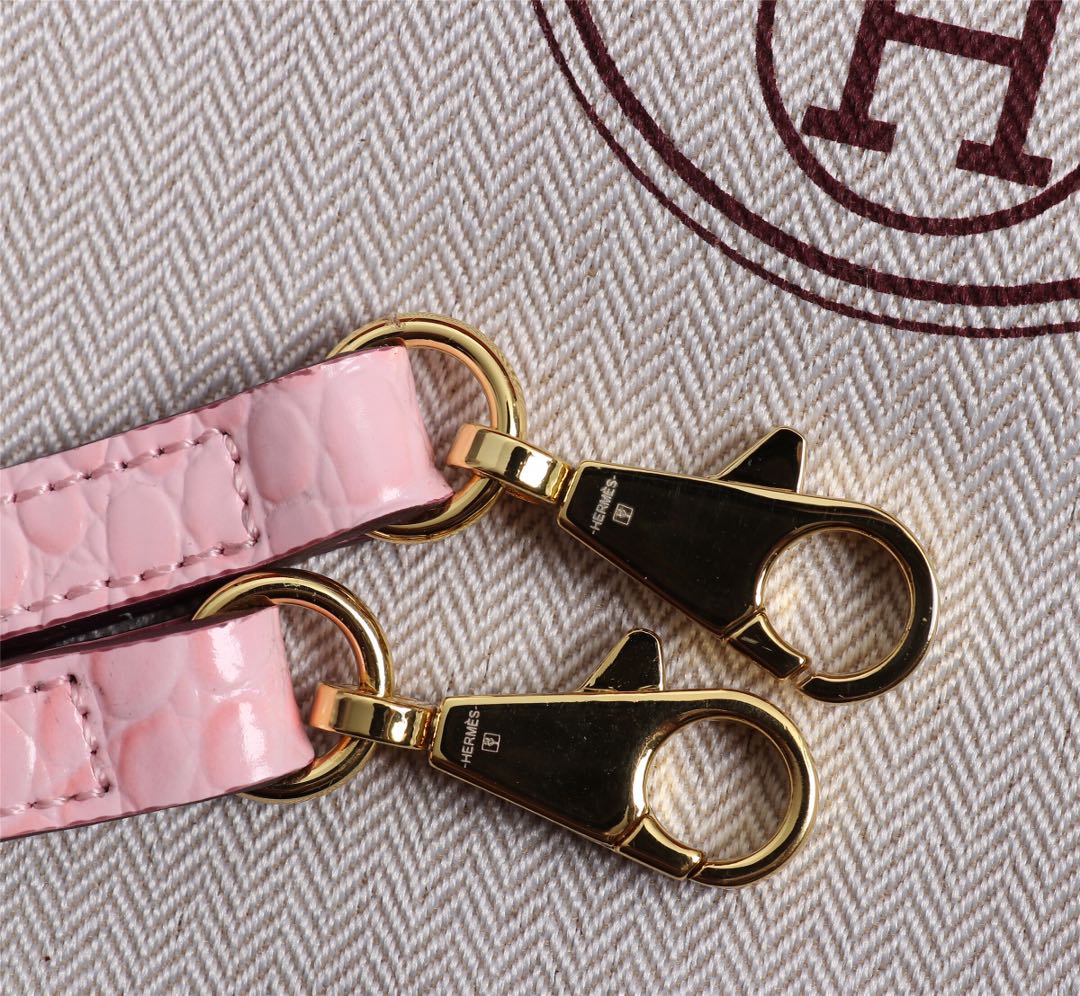 HM KELLY MINI 22 PIEL DE BECERRO REVESTIDA ROSA CLARO CON HERRAJES DORADOS