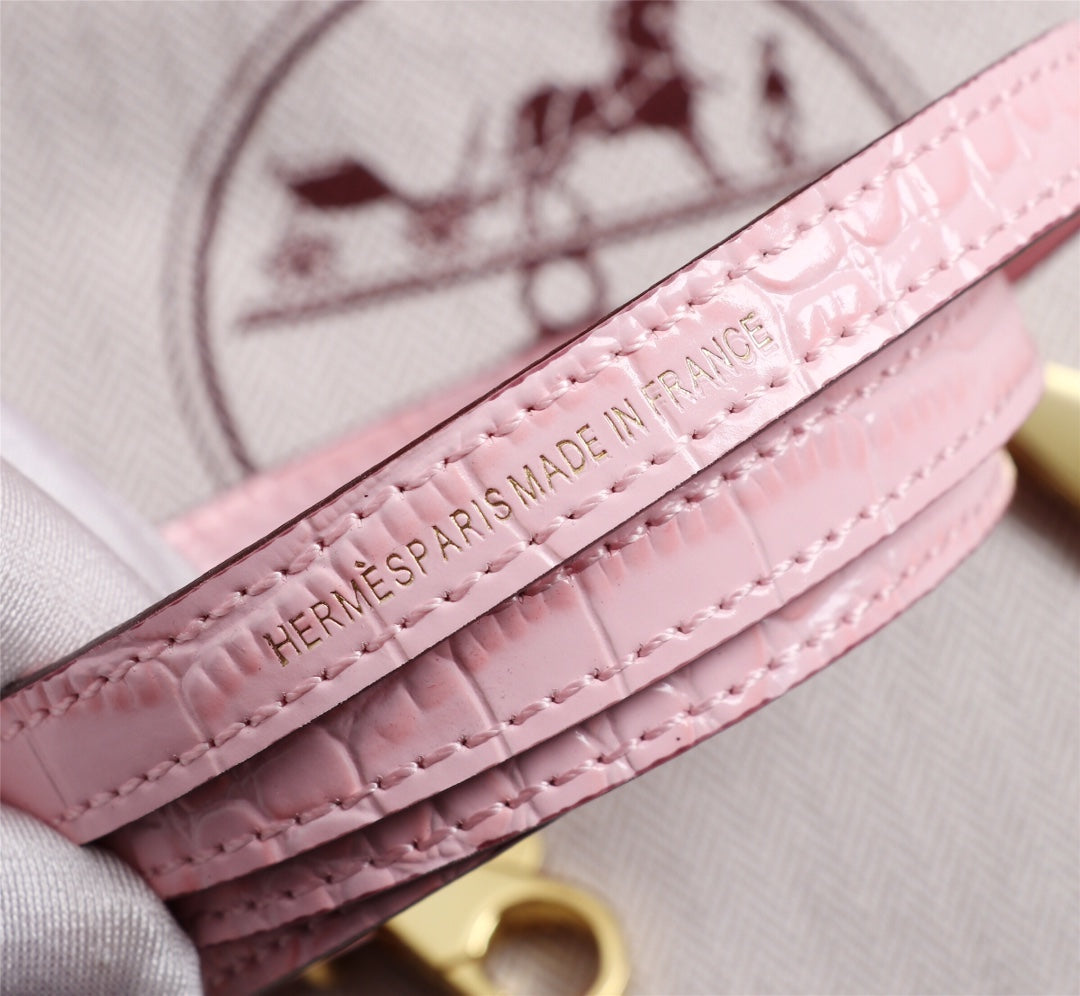 HM KELLY MINI 22 PIEL DE BECERRO REVESTIDA ROSA CLARO CON HERRAJES DORADOS