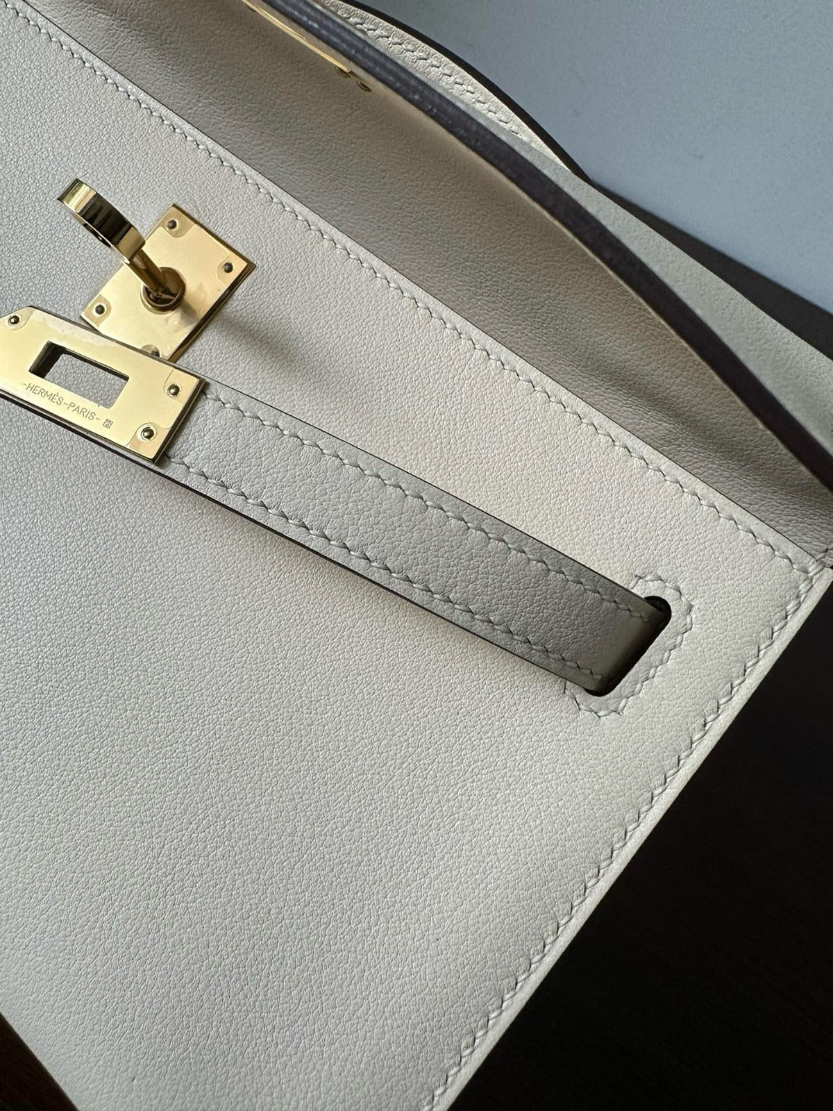BOLSO DE POCHETTE HM KELLY 22 CM BLANCO BEIGE SWIFT GOLD HARDWARE MEJOR