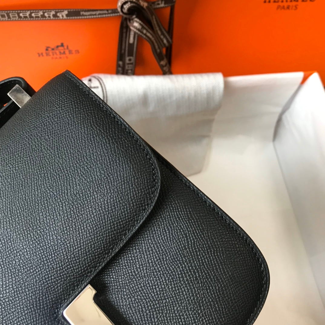 CONSTANCE 18 NEGRO EPSOM HERRAJES PLATEADOS